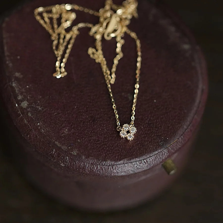 Nerva Zircon Flower Necklace