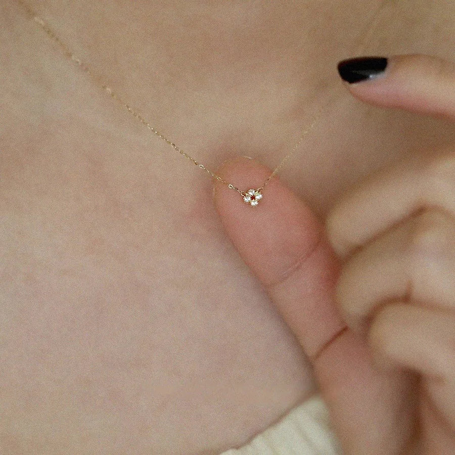 Nerva Zircon Flower Necklace